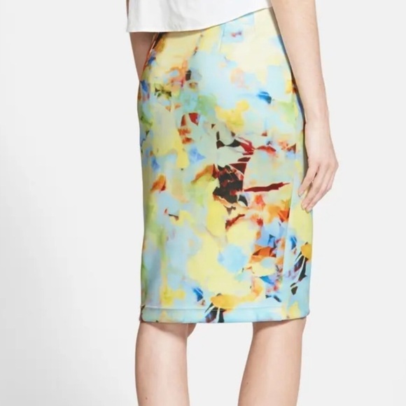 J.O.A floral front zip pencil skirt size medium excellent condition knee length - Picture 2 of 8